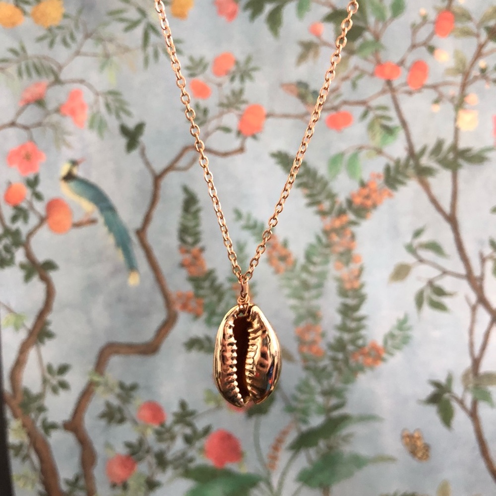 Gold conch shell necklace